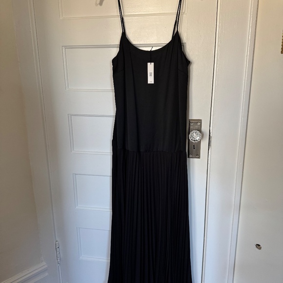 Banana Republic - Pleated Drop-Waist Maxi Dress - Picture 2 of 4